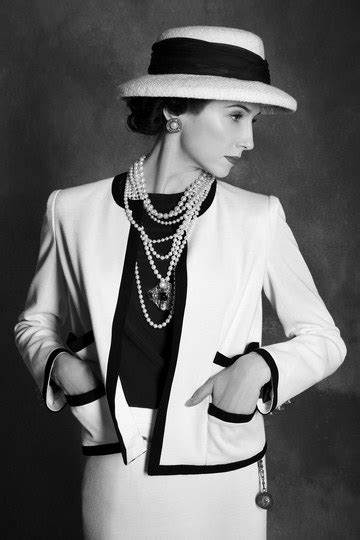 vestiti chanel anni 60|Coco Chanel: Gli Abiti Iconici che Hanno Rivoluzionato la Moda.